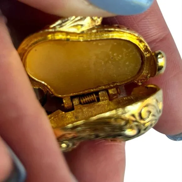 Vintage Max Factor Bunny Rabbit Solid Perfume Aquarius Gold Tone Metal Compact - Picture 9 of 10